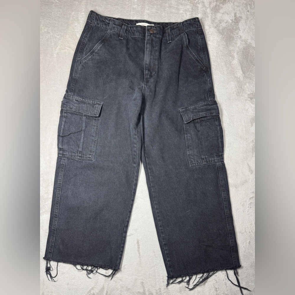 Levi’s Women’s ‘94 Baggy Black Denim Wide Leg Raw Hem Cargo Jean Pants Size 30